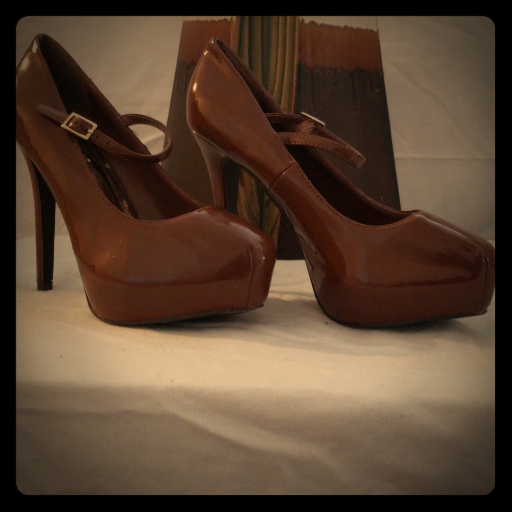 Breckelle's brown heal shoe